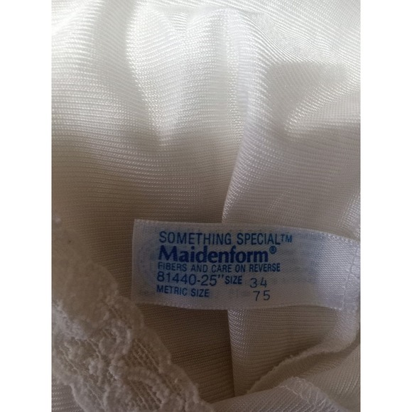 Vintage MaidenForm white lace full slip, size 34 - Picture 4 of 5